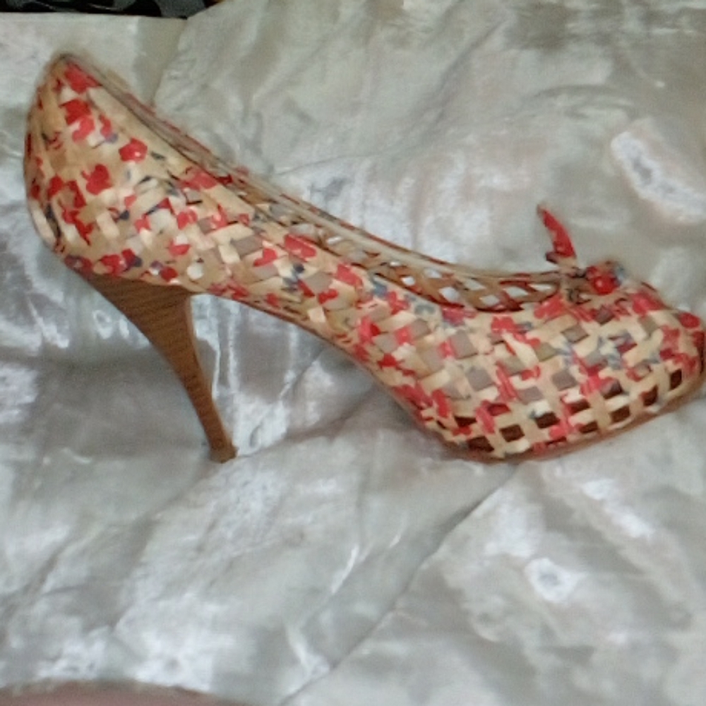 Pretty heals - Picture 2 of 3